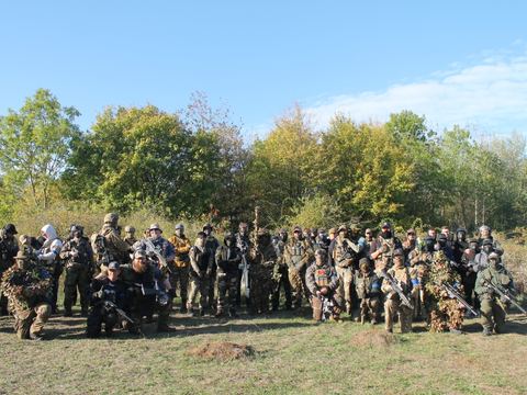 Players gathered by the treeline at REDCON-2