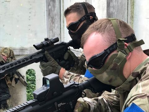 Clearing a doorway in close quarters