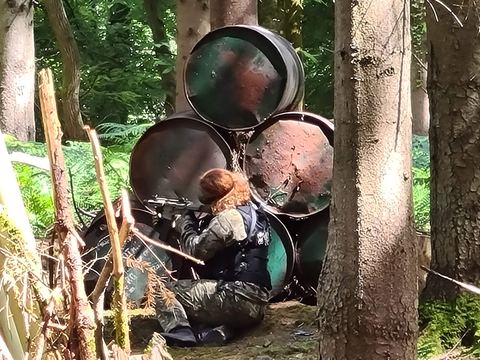 Player firing from behind the barrels