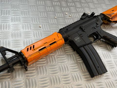 Second-hand two-tone M4 in for rebuild and upgrade