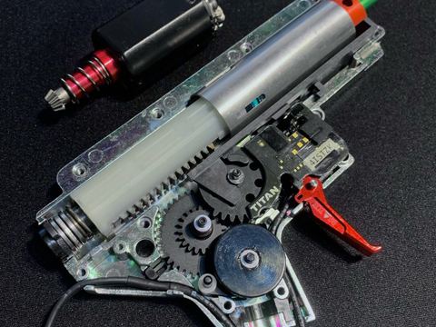 Clear-shell gearbox build with high-torque motor